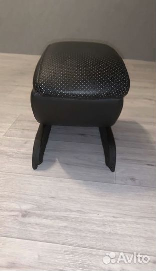 Подлокотник для машины