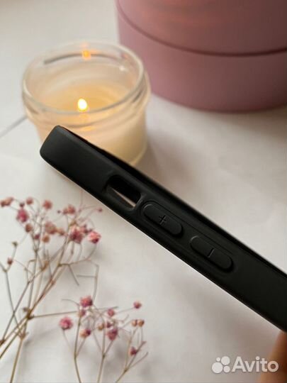 Чехол на iPhone 14