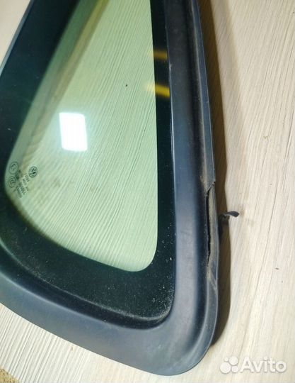 Стекло кузовное глухое левое Volkswagen Polo Sed 5