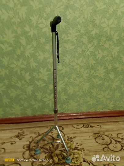 Трость трехопорная