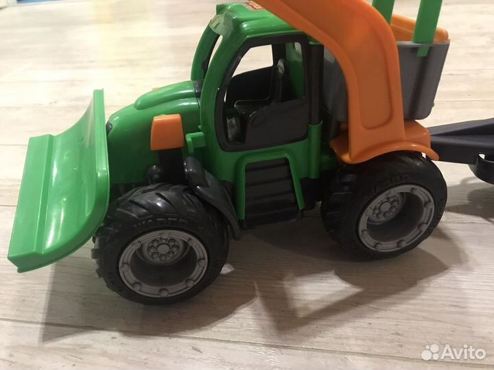 Трактор. Игрушки. Машины