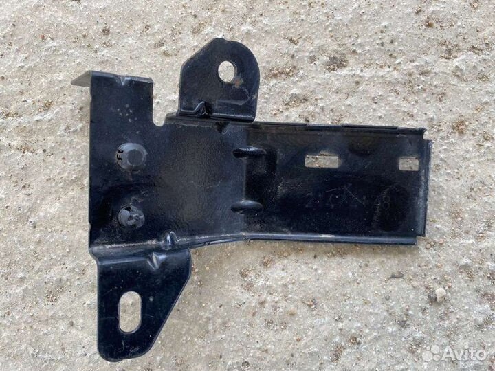 Кронштейн Volvo Fh4 D13K 2014