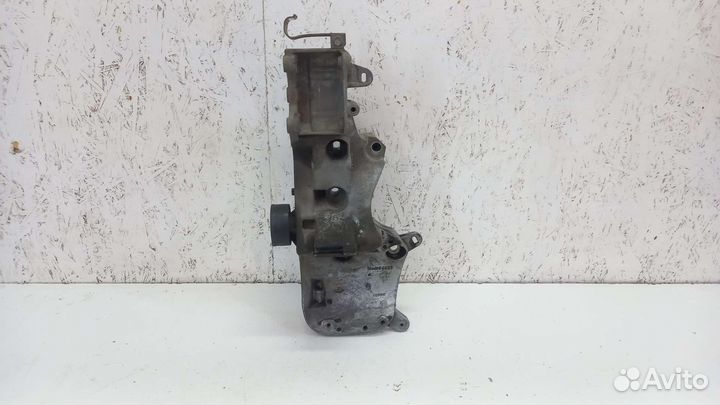 Кронштейн генератора 1.6 K7M Renault Logan 2