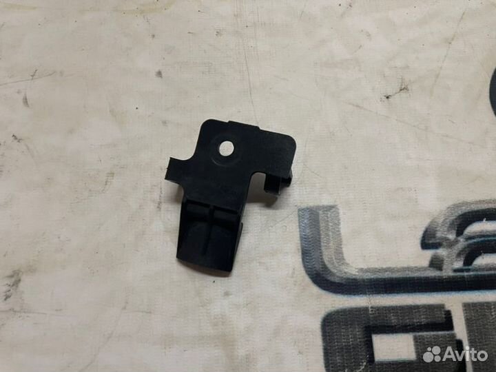 Кронштейн радиатора Land Rover Range Rover Velar