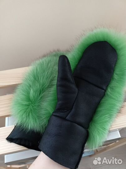 Варежки из овчины с песцом