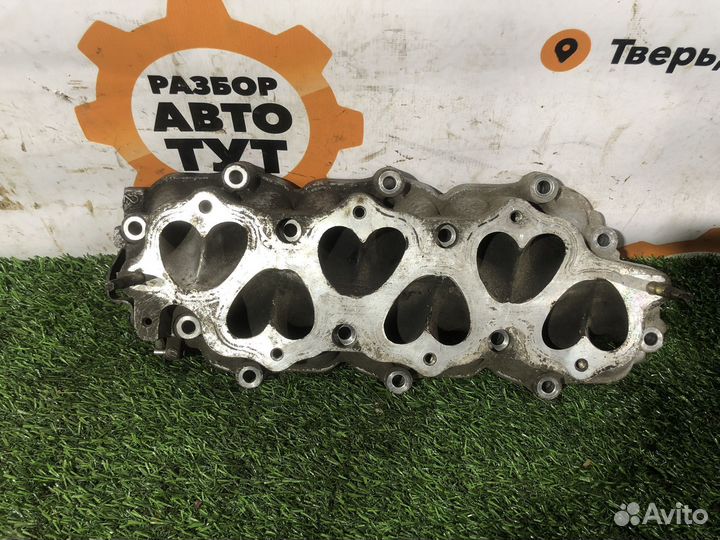 Впускной коллектор Nissan Skyline VQ25DD