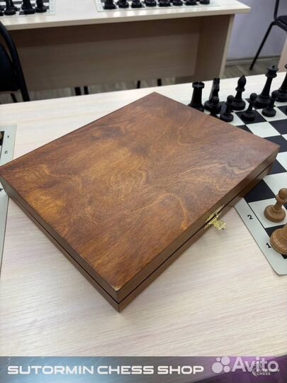 Шахматные фигуры в ларце