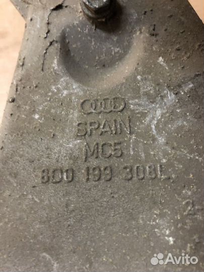 Кронштейн двигателя правый Audi A4 8D0199308L