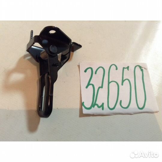 Toyota Land Cruiser 200 Замок капота