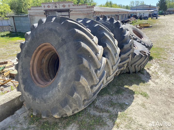 Резина на трактор Кировец