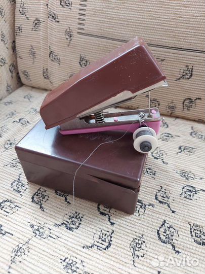 Швейная машинка ручная мини СССР