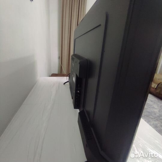 Телевизор SMART tv новый почти 2 раза включал сроч
