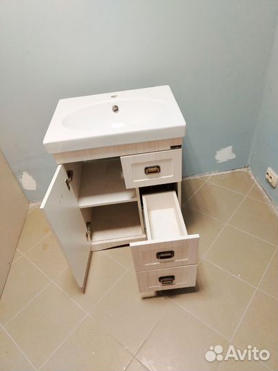 Раковина с тумбой