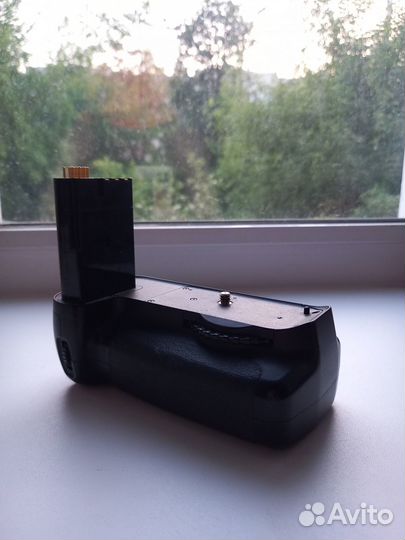 Батарейный блок Nikon D90