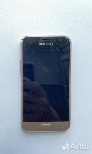Телефон Samsung Galaxy J1
