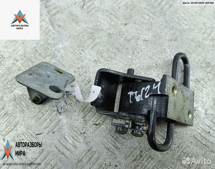 Петля двери Volkswagen Passat B5 рест. 2005