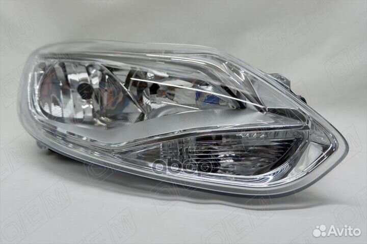 Фара правая Ford Focus 3 2011-2015, галоген