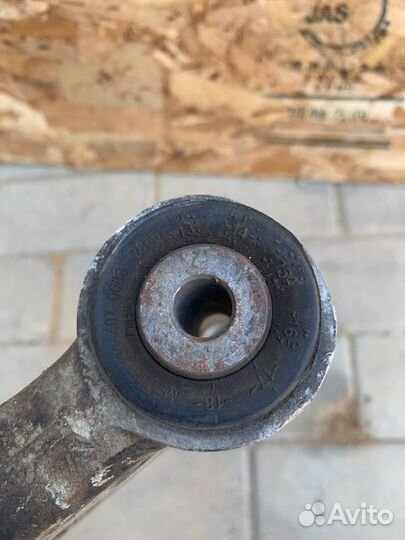 Рычаг подвески передний Volkswagen Passat B6 3.2