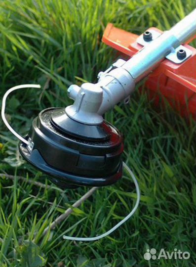 Покос травы триммером