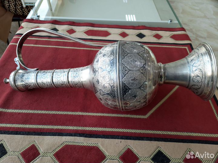 Полностью Серебряный кувшин