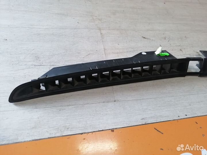 Дефлектор обдува лобового секла Volkswagen Polo 5