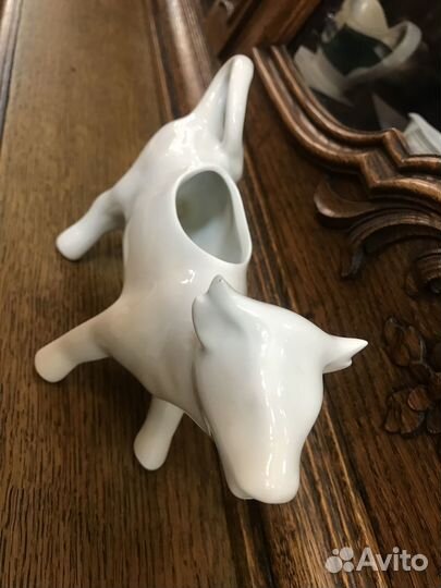 Необычный фарфороый молочник в виде коровы