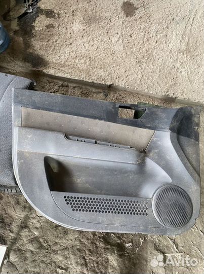 Обшивка водительской двери hyundai getz