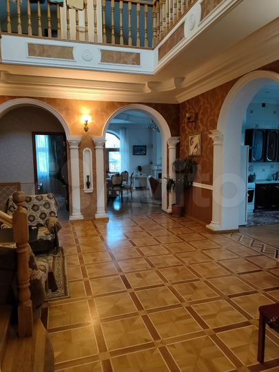 Дом 700 м² на участке 8 сот.