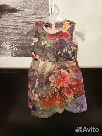 Нарядное платье для девочки новое 110-116