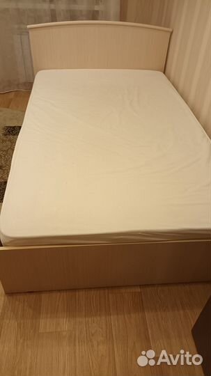 Кровать с матрасом бу