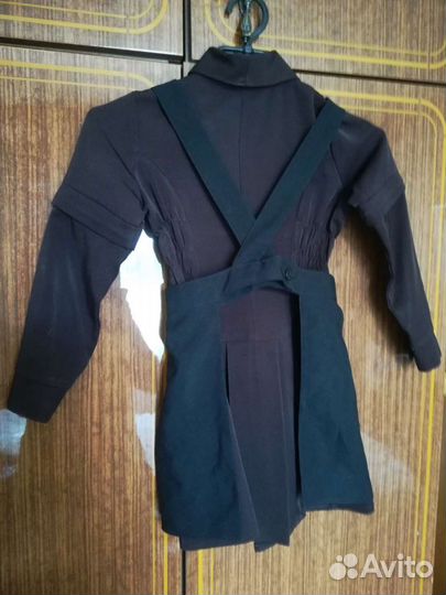 Школьное коричневое платье с фартуками