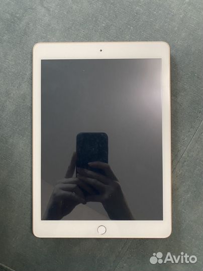 iPad 6th generation wi-fi 128 GB