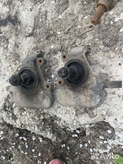 Кулак поворотный левый chevrolet blazer s15