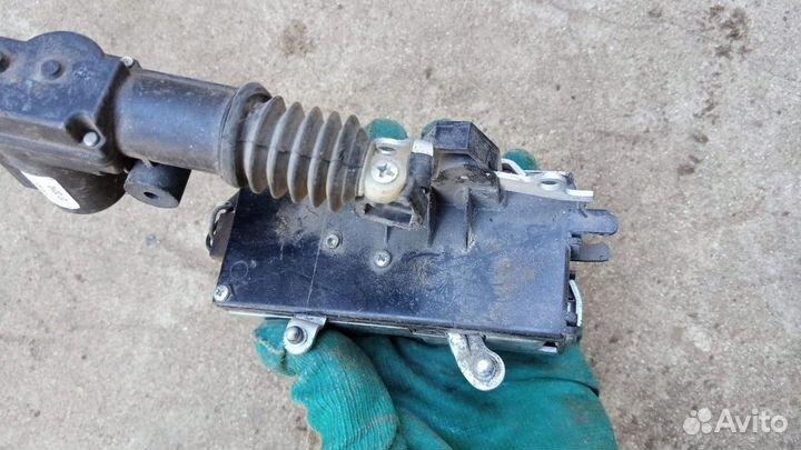 Замок двери передней левой Нива Шевролет