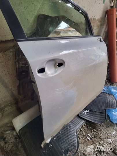 Дверь передняя правая Prius A
