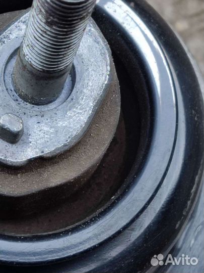 Опора двигателя 3.0 дизель VW Туарег Ауди Q7 Каен