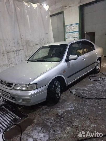 Передние сиденья nissan primera P 11