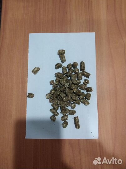 Сено в тюках по 20 кг зеленое, Солома