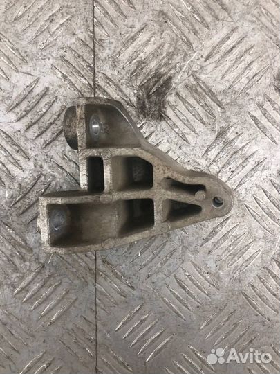 Кронштейн генератора верхний Шевроле Лачетти