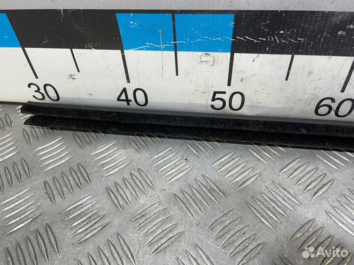 Б/У Уплотнитель внутренний BMW 1-serie#001