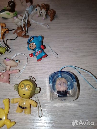 Киндеры. Подвески. Цена за все