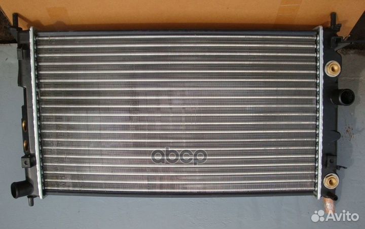 Радиатор охлаждения Opel Vectra В 1.6-2.2 (95-0