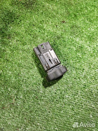 Кнопка аварийной сигнализации Renault Logan