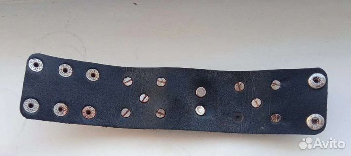 Браслет с шипами