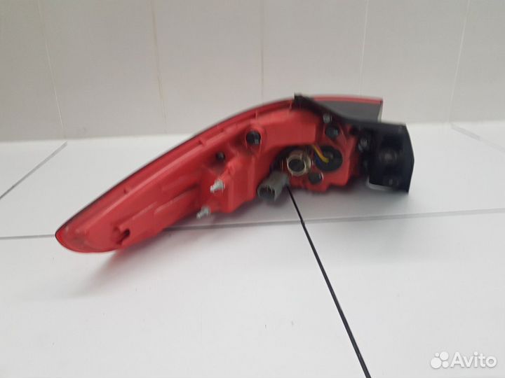 Фонарь задний наружный правый отличный