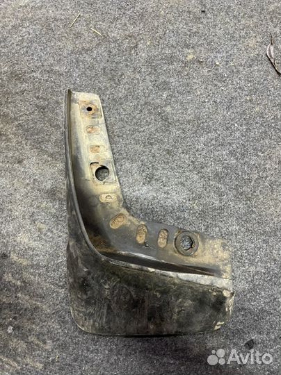 Брызговик передний левый Mitsubishi Lancer 9