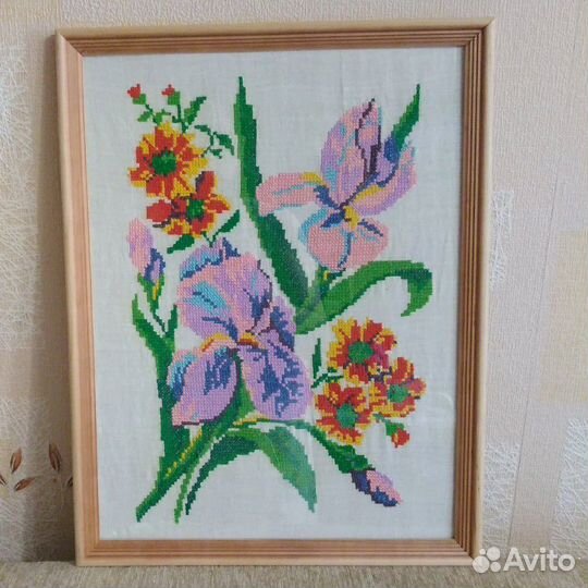 Картина вышита крестиком нитками мулине