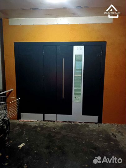 Дверь входная в подъезд