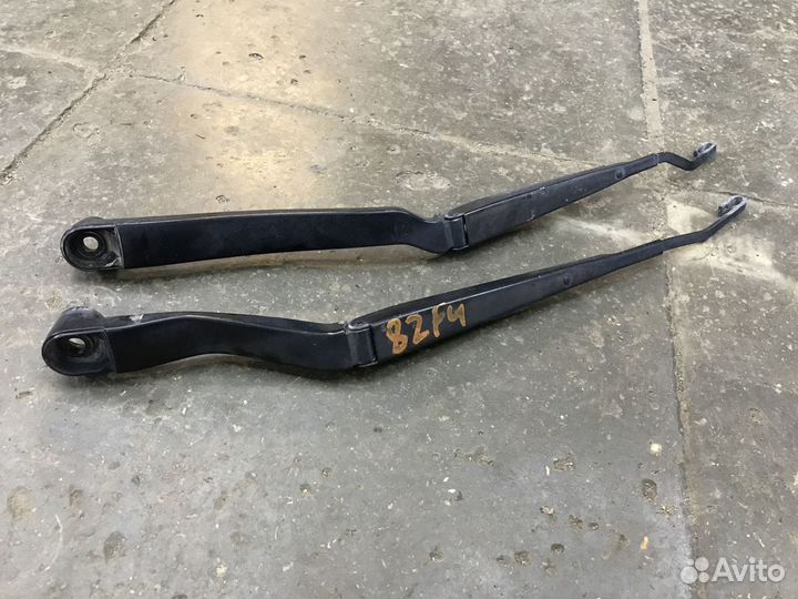 Поводок дворника Chevrolet Camaro V 2010-2015