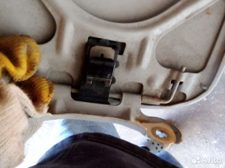 Лючок бензобака Toyota Mark 2